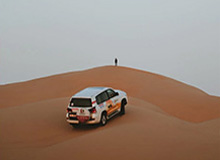 开拓者晒杨瀚森在球队商店购物视频：他真可爱