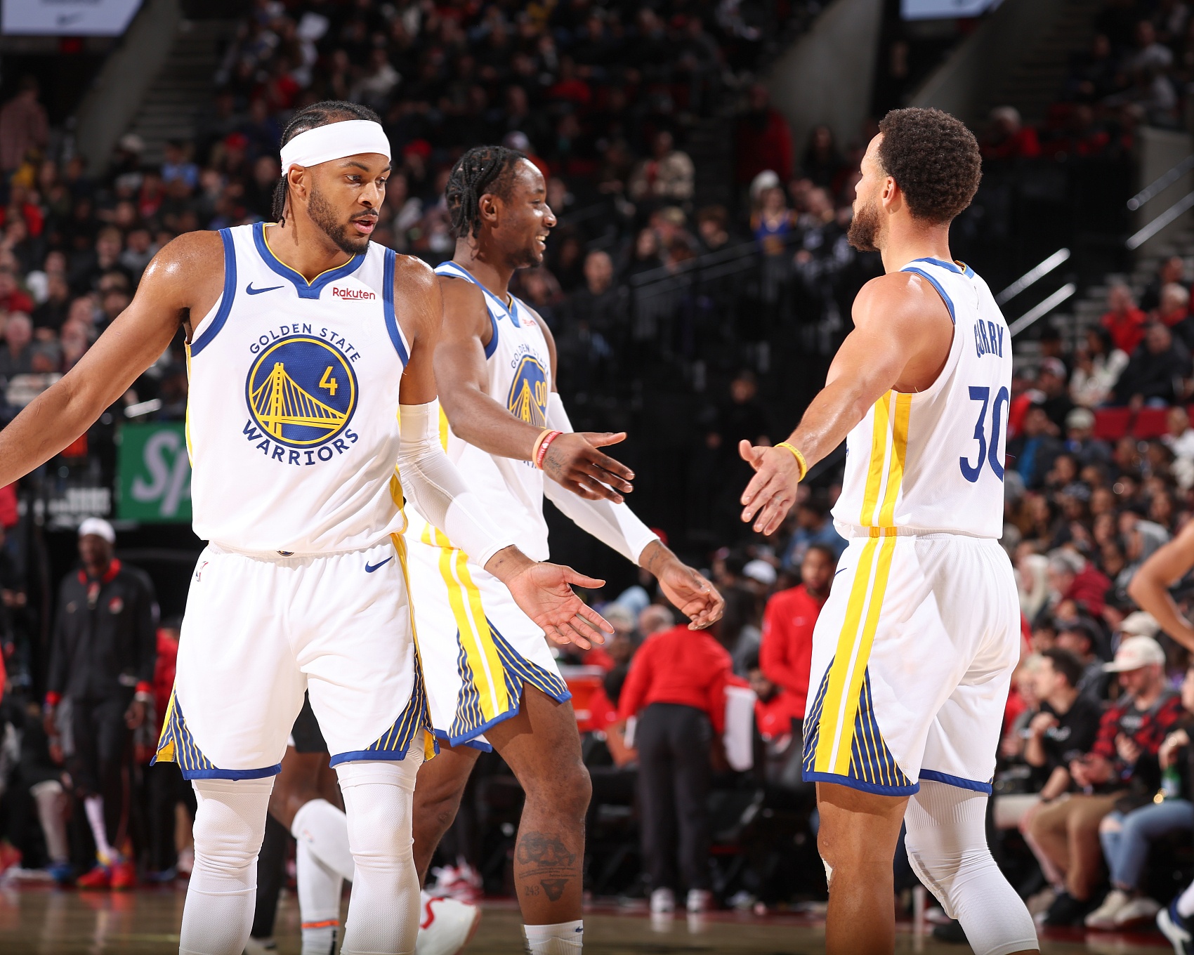 竞技宝下载-库里谈穆迪：他的三分非常有帮助 他不在乎命中率&amp;投篮没有压力